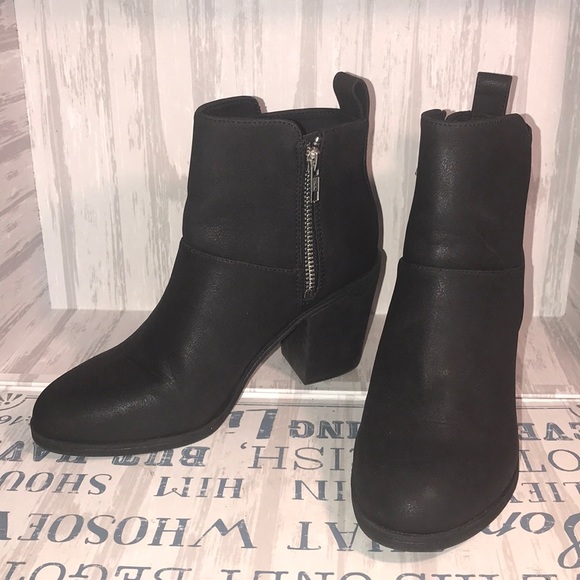 divided black ankle boots